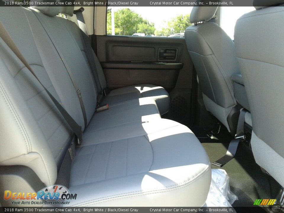 2018 Ram 3500 Tradesman Crew Cab 4x4 Bright White / Black/Diesel Gray Photo #11