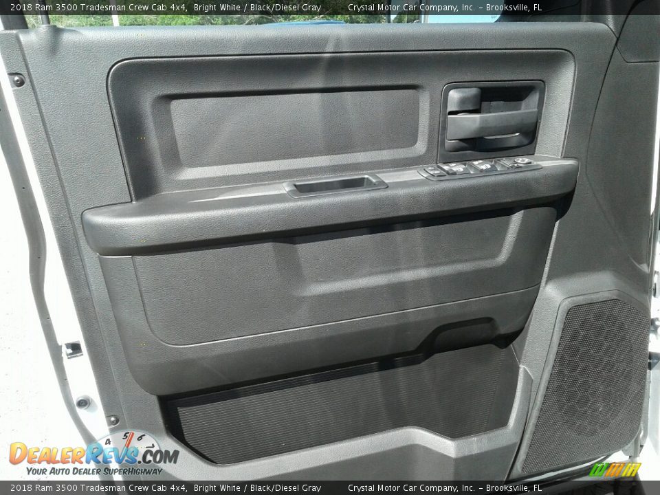 2018 Ram 3500 Tradesman Crew Cab 4x4 Bright White / Black/Diesel Gray Photo #17