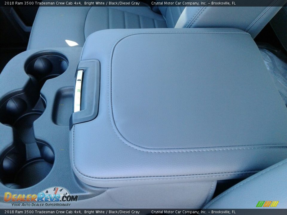 2018 Ram 3500 Tradesman Crew Cab 4x4 Bright White / Black/Diesel Gray Photo #18