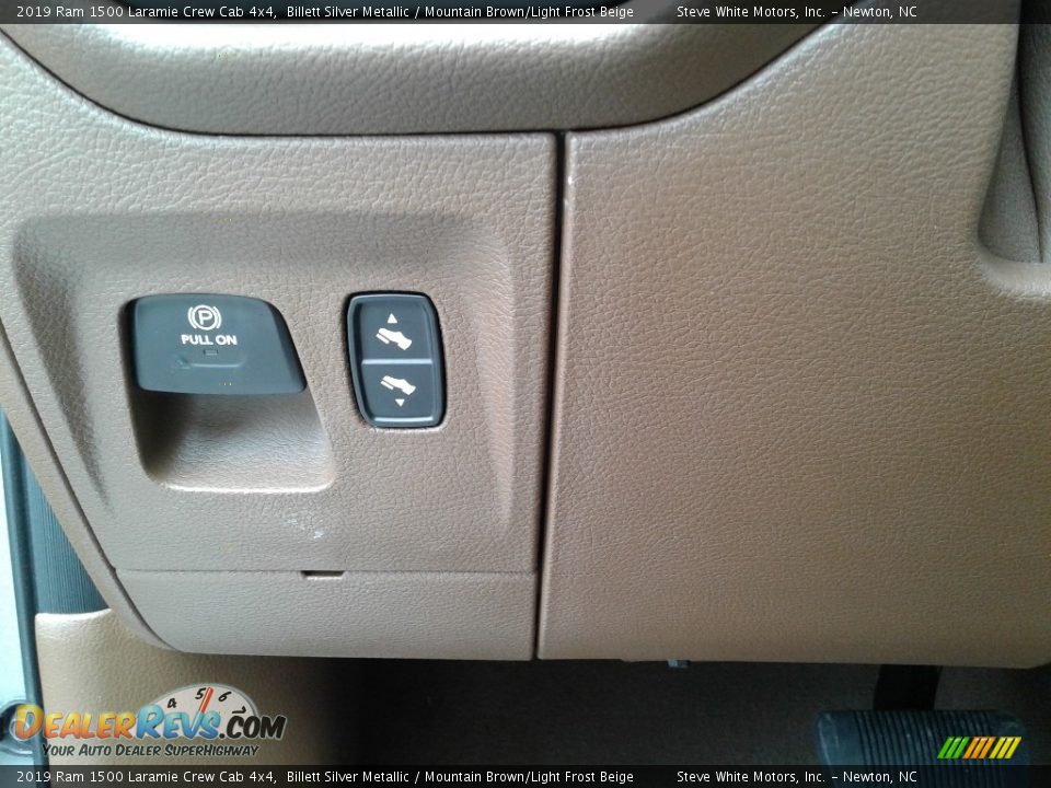 Controls of 2019 Ram 1500 Laramie Crew Cab 4x4 Photo #18
