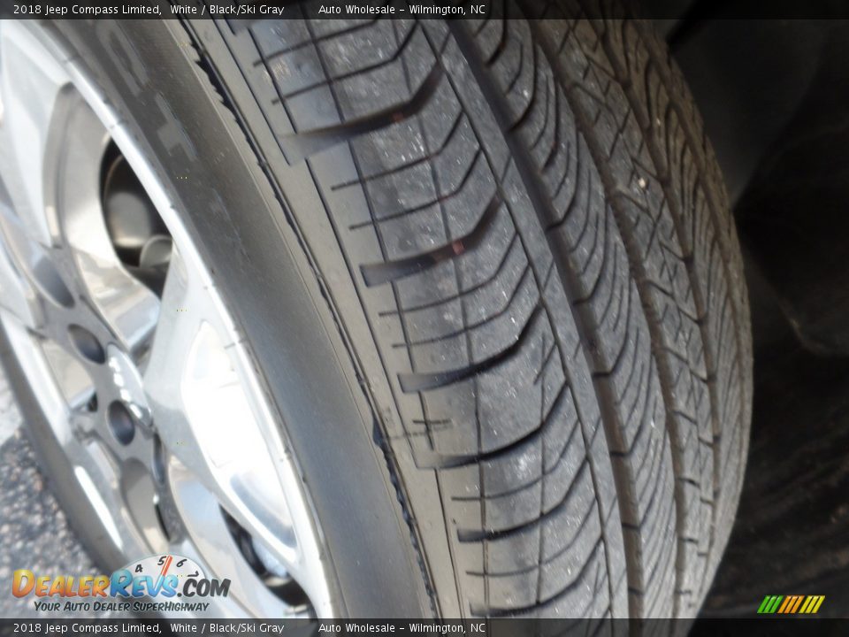 2018 Jeep Compass Limited White / Black/Ski Gray Photo #9