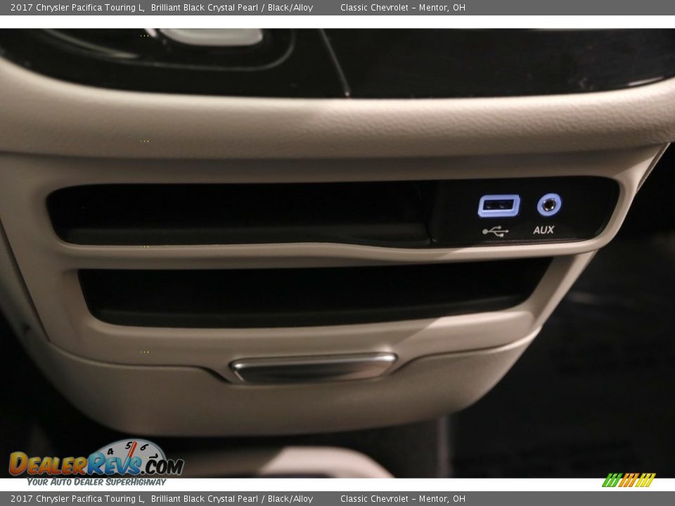 2017 Chrysler Pacifica Touring L Brilliant Black Crystal Pearl / Black/Alloy Photo #16