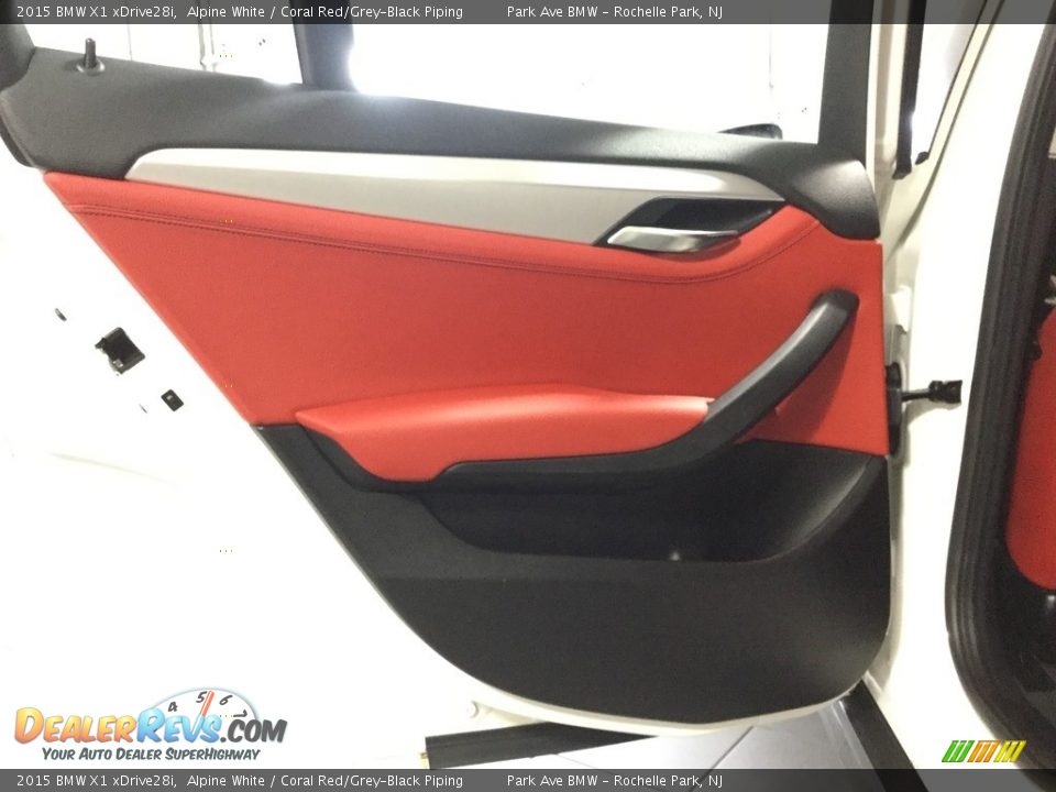 2015 BMW X1 xDrive28i Alpine White / Coral Red/Grey-Black Piping Photo #12