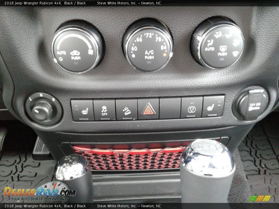 Controls of 2018 Jeep Wrangler Rubicon 4x4 Photo #22