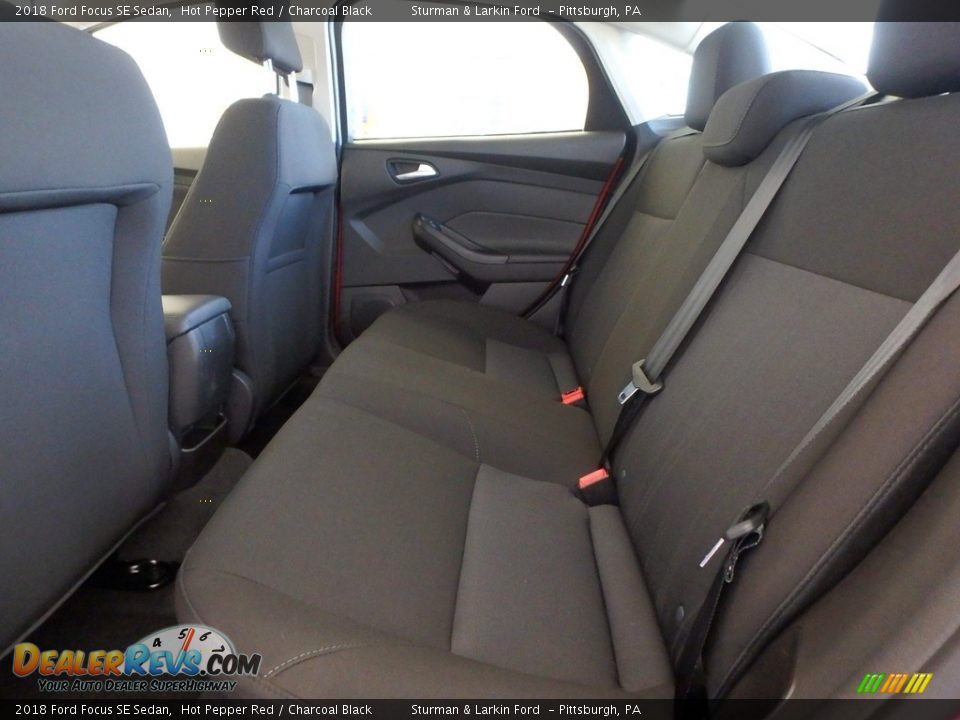 2018 Ford Focus SE Sedan Hot Pepper Red / Charcoal Black Photo #7