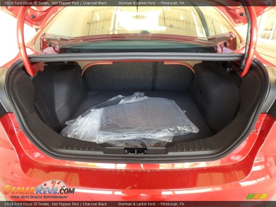 2018 Ford Focus SE Sedan Hot Pepper Red / Charcoal Black Photo #15