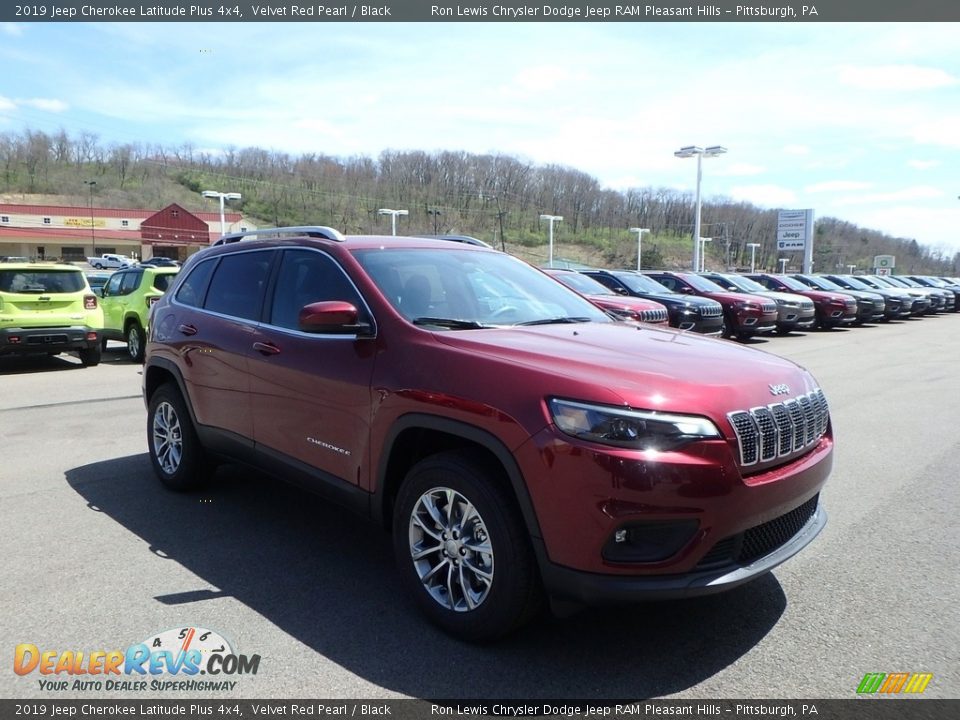 2019 Jeep Cherokee Latitude Plus 4x4 Velvet Red Pearl / Black Photo #7