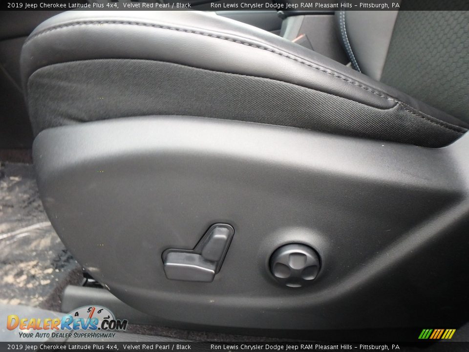 2019 Jeep Cherokee Latitude Plus 4x4 Velvet Red Pearl / Black Photo #15