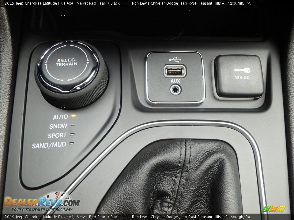 2019 Jeep Cherokee Latitude Plus 4x4 Velvet Red Pearl / Black Photo #18