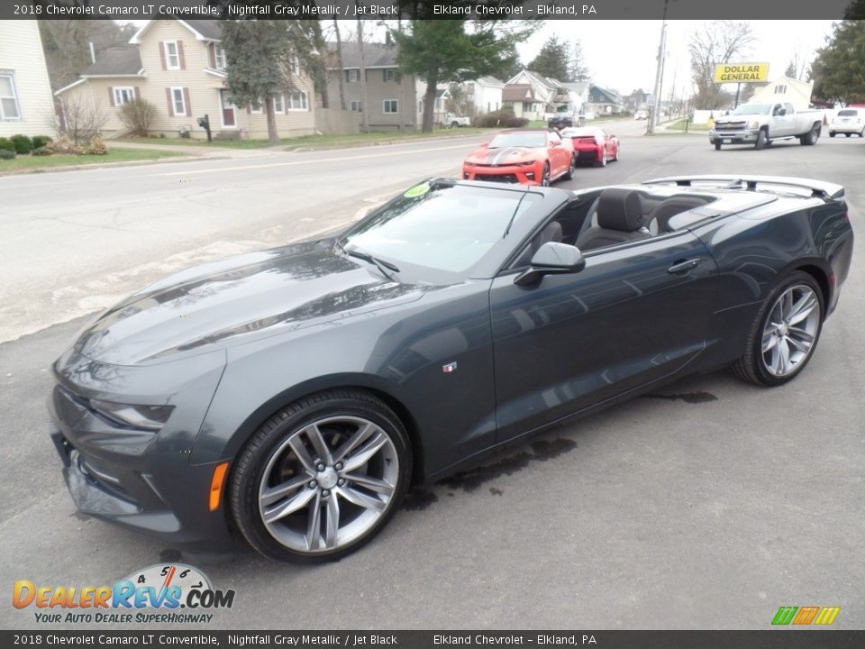 Front 3/4 View of 2018 Chevrolet Camaro LT Convertible Photo #4