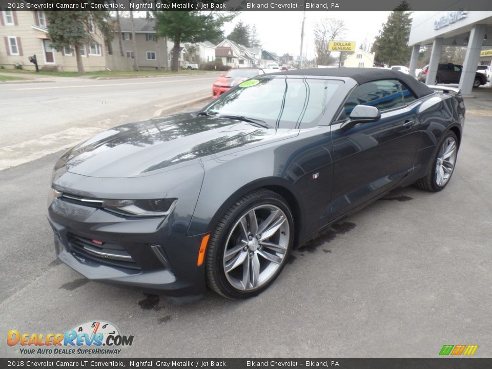 Front 3/4 View of 2018 Chevrolet Camaro LT Convertible Photo #7