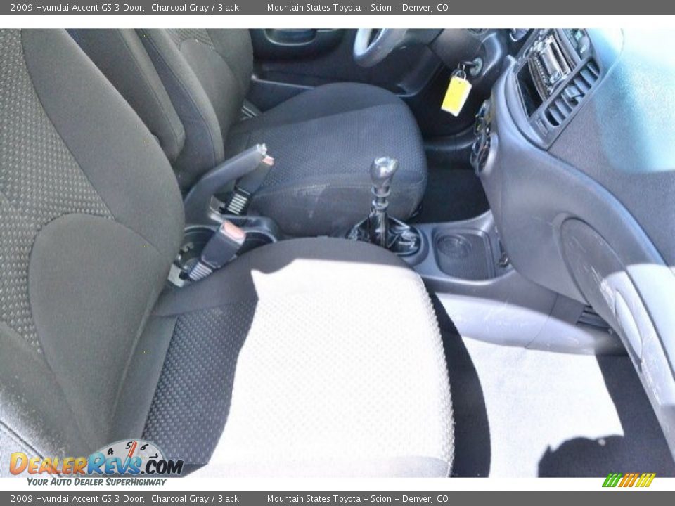 2009 Hyundai Accent GS 3 Door Charcoal Gray / Black Photo #17