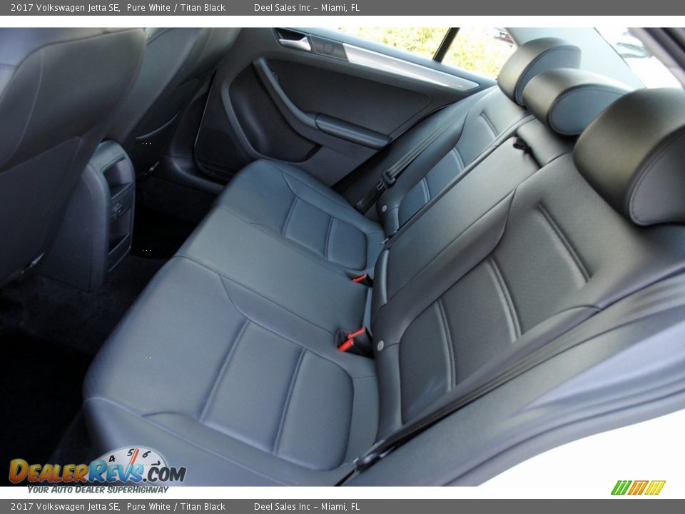 2017 Volkswagen Jetta SE Pure White / Titan Black Photo #12