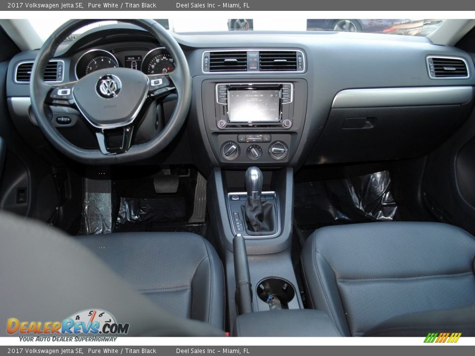 2017 Volkswagen Jetta SE Pure White / Titan Black Photo #13