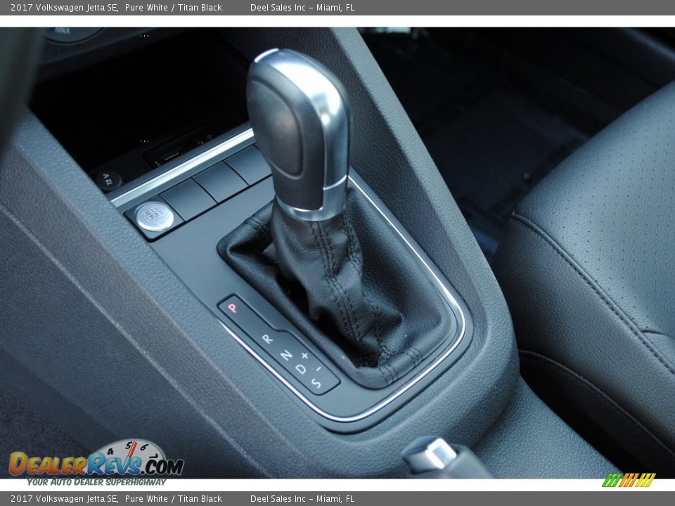2017 Volkswagen Jetta SE Pure White / Titan Black Photo #17