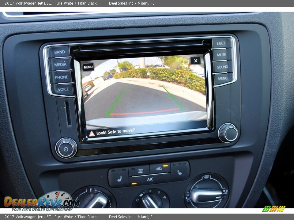 2017 Volkswagen Jetta SE Pure White / Titan Black Photo #18