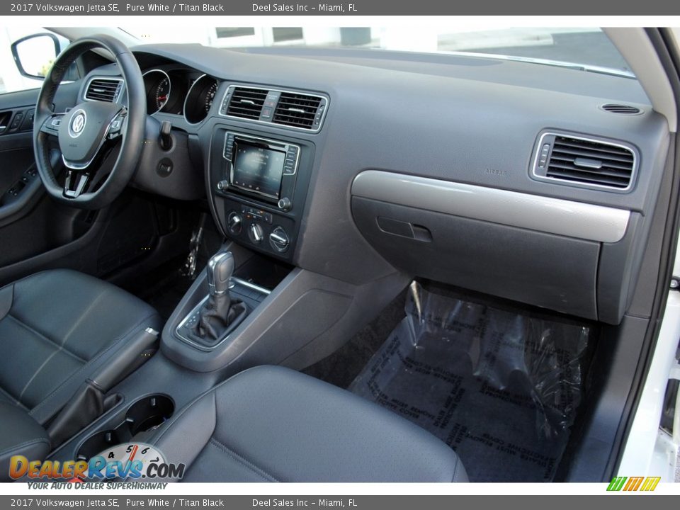 2017 Volkswagen Jetta SE Pure White / Titan Black Photo #19