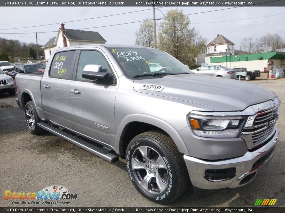 Front 3/4 View of 2019 Ram 1500 Laramie Crew Cab 4x4 Photo #7