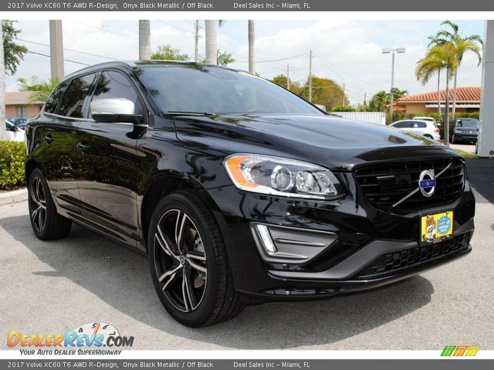 Front 3/4 View of 2017 Volvo XC60 T6 AWD R-Design Photo #2