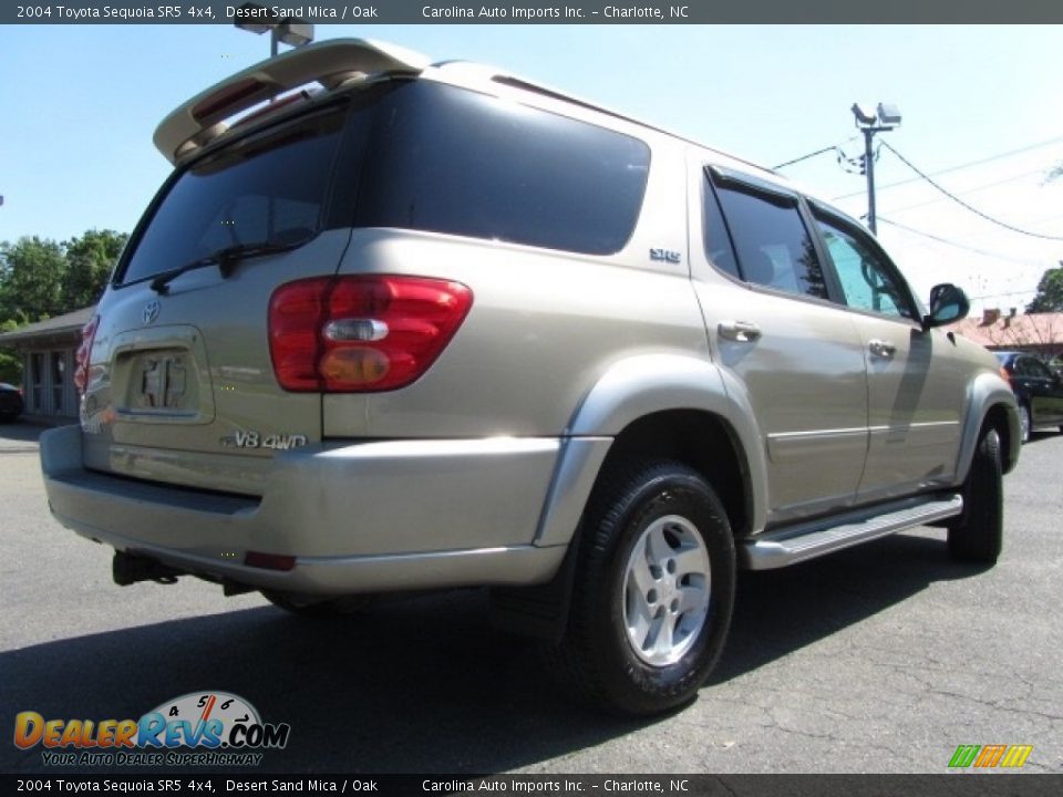 2004 Toyota Sequoia SR5 4x4 Desert Sand Mica / Oak Photo #10