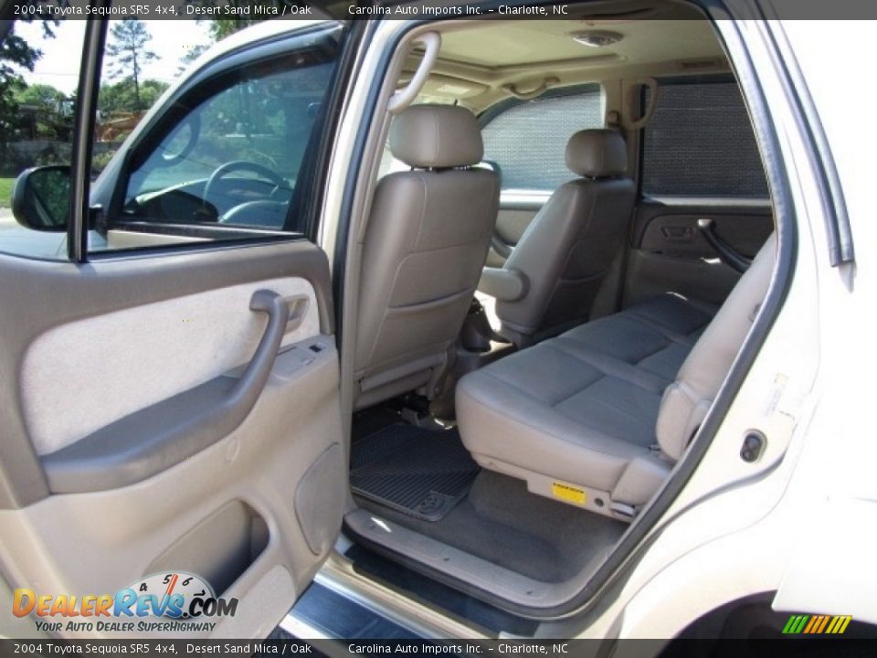 2004 Toyota Sequoia SR5 4x4 Desert Sand Mica / Oak Photo #19