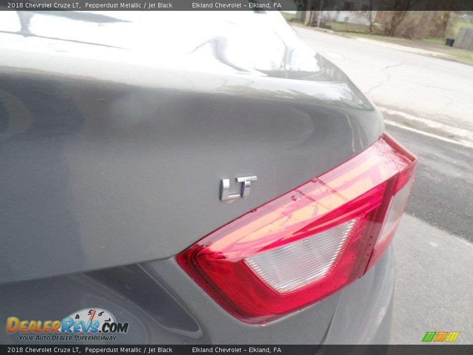 2018 Chevrolet Cruze LT Pepperdust Metallic / Jet Black Photo #11
