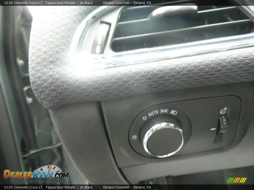 2018 Chevrolet Cruze LT Pepperdust Metallic / Jet Black Photo #22