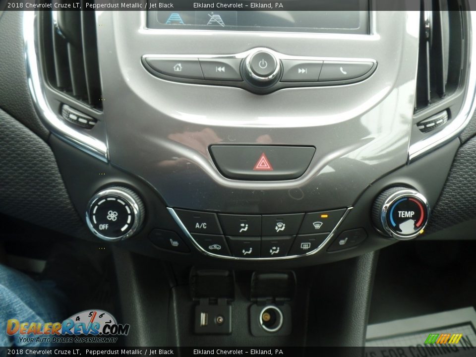 2018 Chevrolet Cruze LT Pepperdust Metallic / Jet Black Photo #30