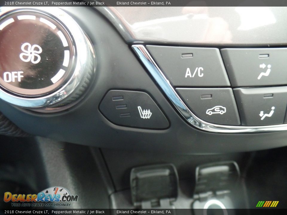 2018 Chevrolet Cruze LT Pepperdust Metallic / Jet Black Photo #31