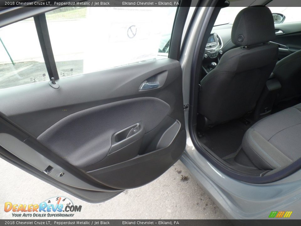 2018 Chevrolet Cruze LT Pepperdust Metallic / Jet Black Photo #35