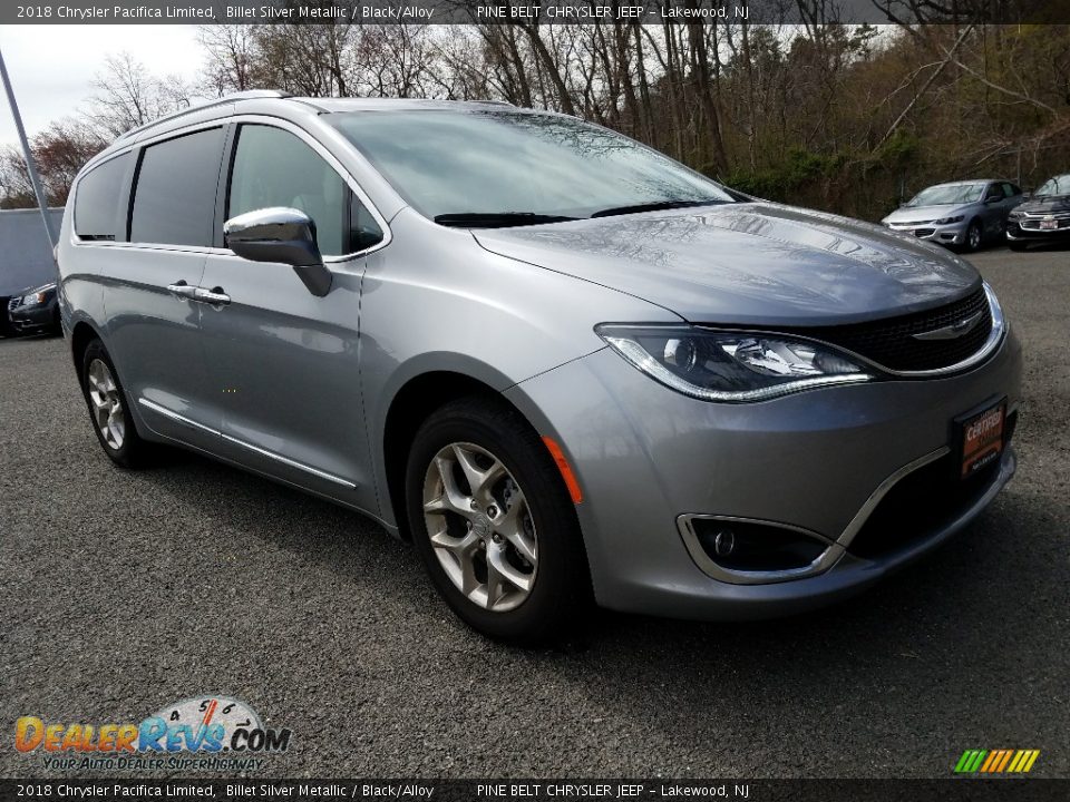 Front 3/4 View of 2018 Chrysler Pacifica Limited Photo #1
