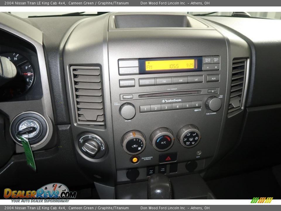2004 Nissan Titan LE King Cab 4x4 Canteen Green / Graphite/Titanium Photo #16