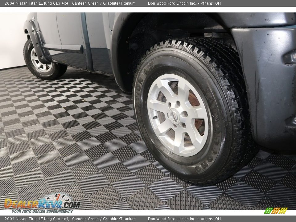 2004 Nissan Titan LE King Cab 4x4 Canteen Green / Graphite/Titanium Photo #19
