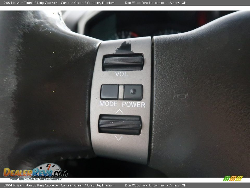 2004 Nissan Titan LE King Cab 4x4 Canteen Green / Graphite/Titanium Photo #25