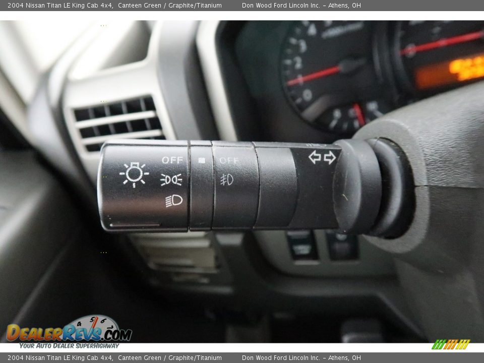 2004 Nissan Titan LE King Cab 4x4 Canteen Green / Graphite/Titanium Photo #27