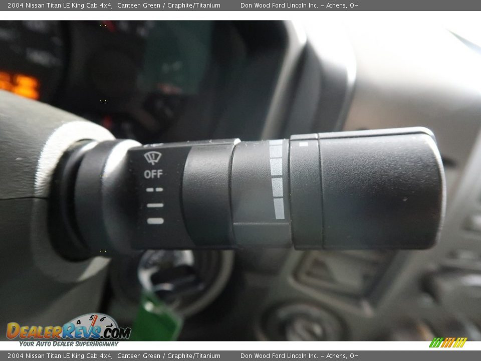 2004 Nissan Titan LE King Cab 4x4 Canteen Green / Graphite/Titanium Photo #28