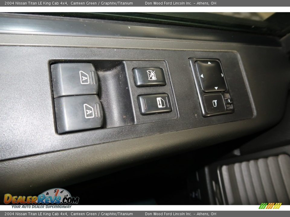 2004 Nissan Titan LE King Cab 4x4 Canteen Green / Graphite/Titanium Photo #29