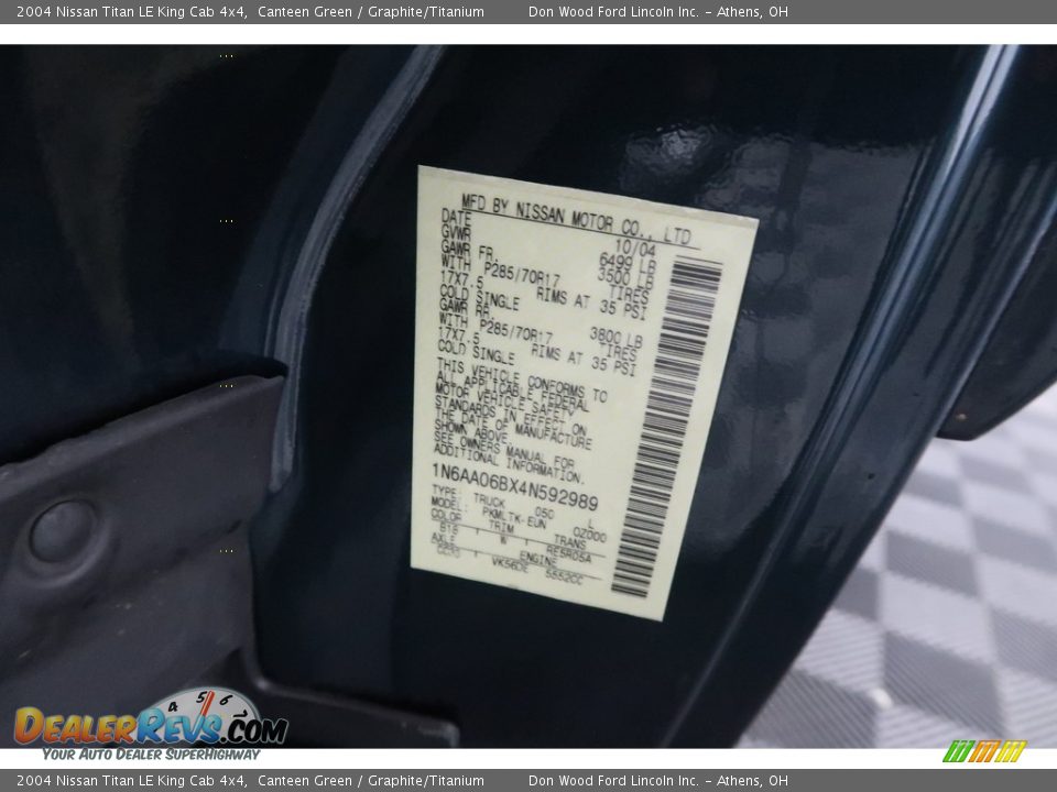 2004 Nissan Titan LE King Cab 4x4 Canteen Green / Graphite/Titanium Photo #31