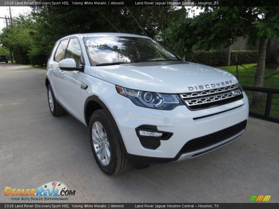 2018 Land Rover Discovery Sport HSE Yulong White Metallic / Almond Photo #2