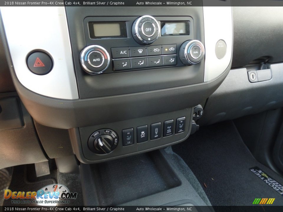 Controls of 2018 Nissan Frontier Pro-4X Crew Cab 4x4 Photo #18