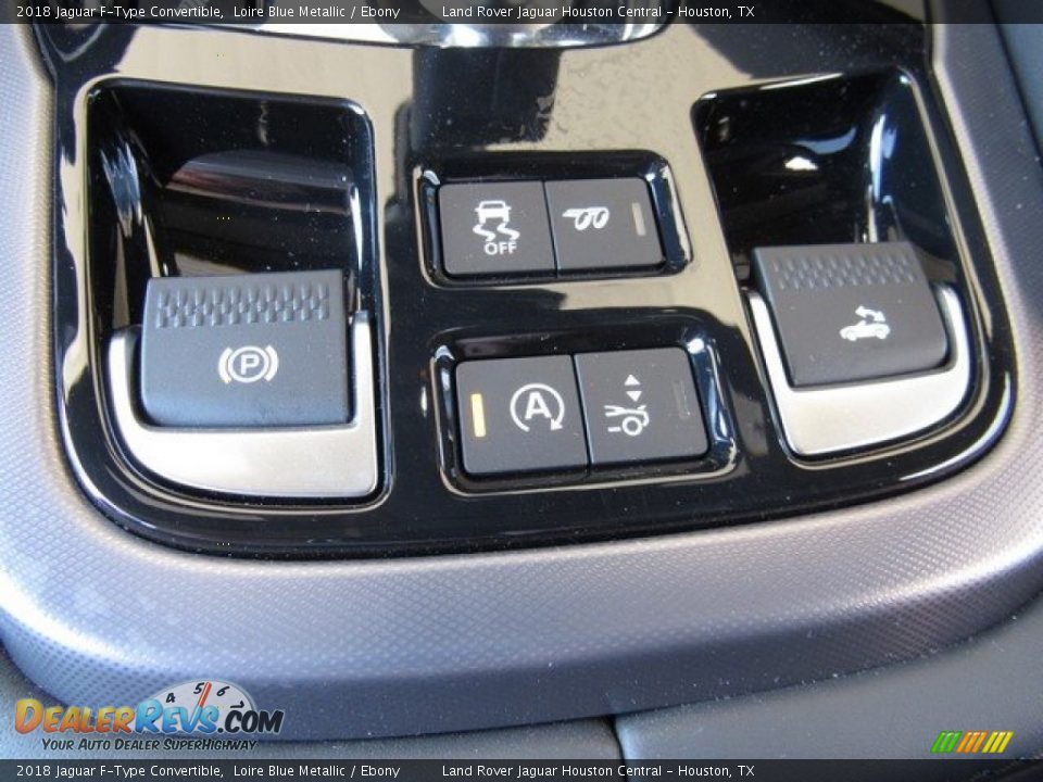 Controls of 2018 Jaguar F-Type Convertible Photo #32