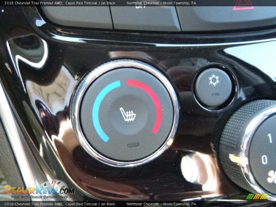 Controls of 2018 Chevrolet Trax Premier AWD Photo #18