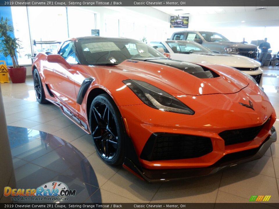 Front 3/4 View of 2019 Chevrolet Corvette ZR1 Coupe Photo #3