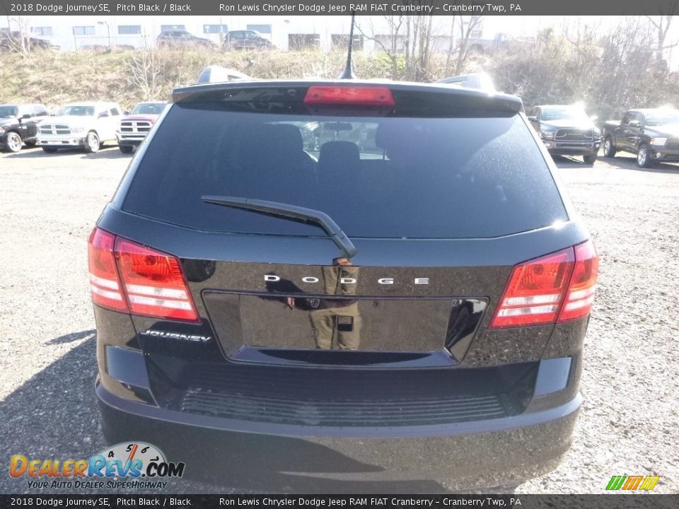 2018 Dodge Journey SE Pitch Black / Black Photo #4