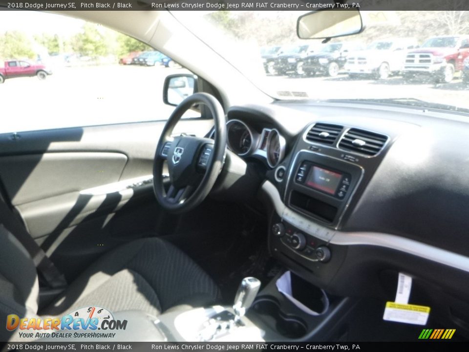 2018 Dodge Journey SE Pitch Black / Black Photo #11