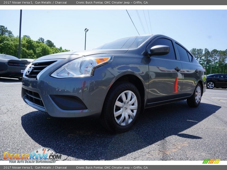 2017 Nissan Versa S Gun Metallic / Charcoal Photo #3
