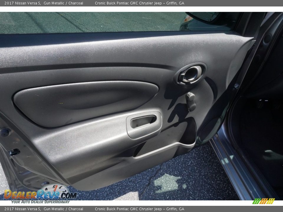 2017 Nissan Versa S Gun Metallic / Charcoal Photo #10