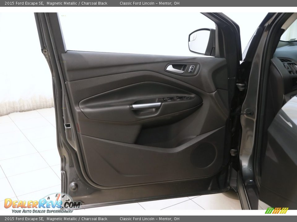 2015 Ford Escape SE Magnetic Metallic / Charcoal Black Photo #4