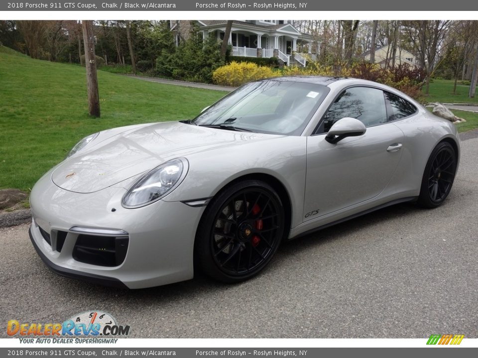 Front 3/4 View of 2018 Porsche 911 GTS Coupe Photo #1