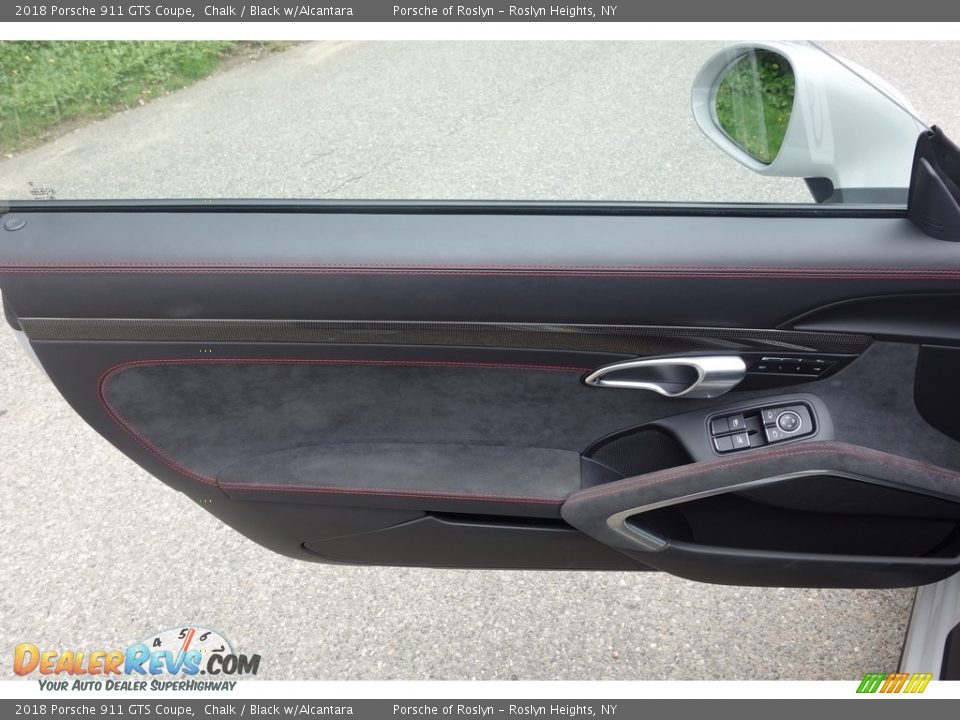 Door Panel of 2018 Porsche 911 GTS Coupe Photo #11